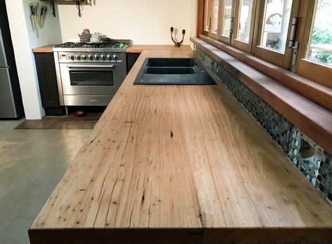 benchtops Timber Benchtop Kitchen, Diy Kitchen Bench, Cheap Backsplash Ideas, Timber Benchtop, Cheap Backsplash, Kitchen Dining Room Combo, Timber Dining Table, Timber Kitchen, Black Backsplash