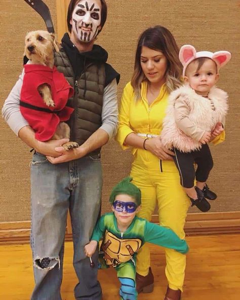 100+ Super Creative DIY Family Halloween Costumes To Try This Year! Diy Family Halloween Costumes, Tmnt Family, Creative Costume Ideas, Diy Baby Costumes, Halloween Costume Inspiration, Creative Costume, Baby Kostüm, Creative Costumes, Family Costumes