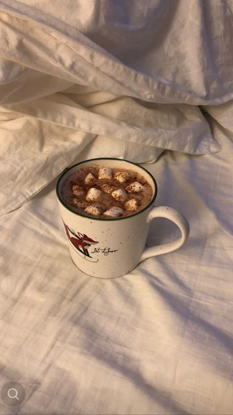 Hot Cocoa Aesthetic, Christmas Aesthetic Photos, Hot Chocolate Aesthetic, Hot Chocolate Cup, Christmas Hot Cocoa, Road Trip Food, Cocoa Cookies, Fruit Photography, Hot Coco