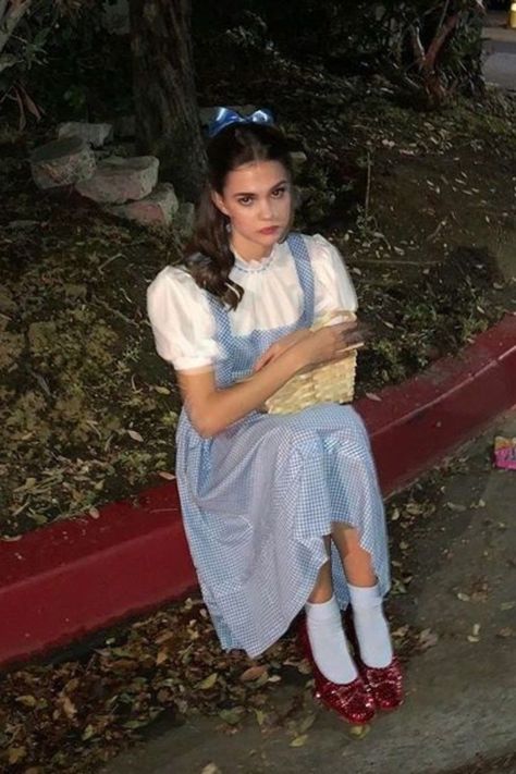 Omg these 2024 halloween costumes are genius. I was looking for unique duo costume ideas to try with my friend and this was super helpful. Can’t wait to try one! Isabel Core, Dorothy Halloween Costume, Halloween Fits, Dorothy Costume, Spooky Spooky, Princess Halloween, Classy Halloween Costumes, Classy Halloween, Maia Mitchell