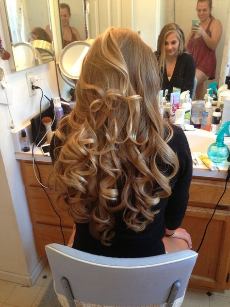 Princess Curls. So pretty! Princess Curls Hairstyles, Princess Curls, Best Haircuts For Women, Vacation Hairstyles, Hairstyles 2024, Best Haircuts, Viral On Tiktok, Trendy Hairstyle, Regina George