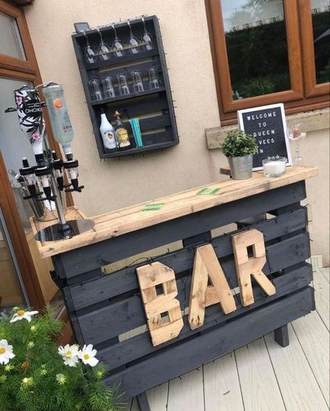 54 Bars d'extérieur en palettes à faire soi-même Bar En Palette, Christmas Balcony, Plants Balcony, Diy Outdoor Bar, Apartment Christmas, Diy Home Bar, Outdoor Patio Bar, Apartment Luxury, Apartment Plants