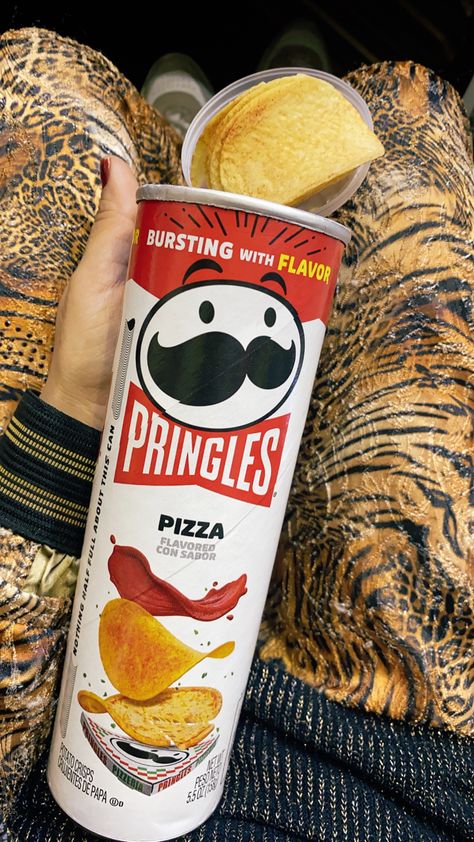 Pringles Pizza, Pink Cupcakes Birthday, Pringle Flavors, Snack Pictures, Potato Crisps, Pizza Flavors, Movie Night Party, Money Images, Pin Up Outfits