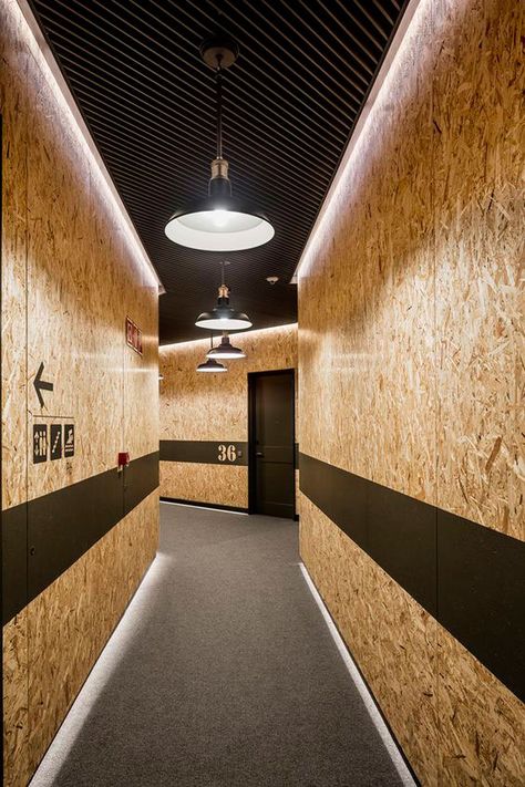 panneau osb Osb Furniture, Golf Clubhouse, Oriented Strand Board, Gym Design Interior, Hotel Corridor, Hotel Hallway, Corridor Design, Plywood Walls, Gym Interior