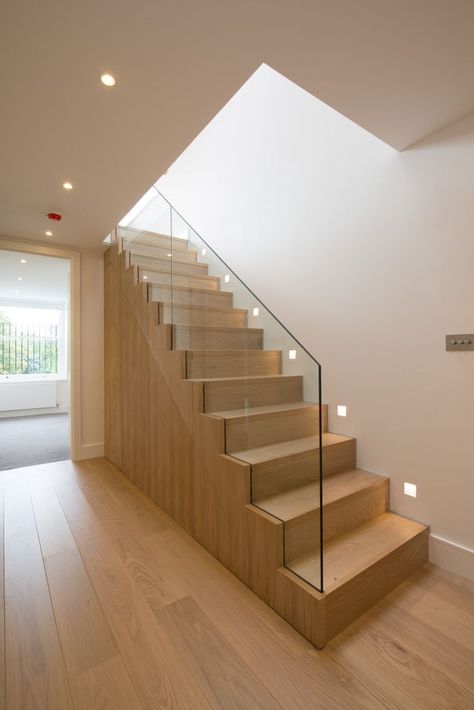 Diy Stair Railing, تحت الدرج, Frameless Glass Balustrade, Wooden Staircase, Stairway Lighting, Interior Staircase, Glass Stairs, Staircase Remodel, Wood Staircase