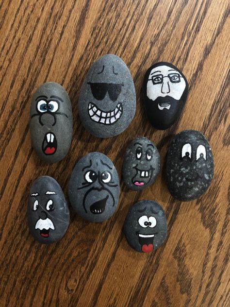 Dremel Rocks, Rock Faces, Pebble Art Family, Rock Painting Ideas Easy, Simple Face, Rock Face, Pet Rocks, Rock Painting Designs, Face Expressions