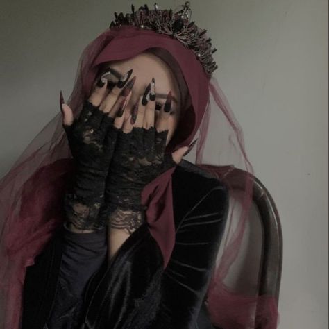 Muslim Aesthetic Outfits, Muslim Aesthetic, Fashion Grunge, Next Top Model, Inspiration Fashion, Grunge Y2k, Top Model, Aesthetic Outfits, Gloves