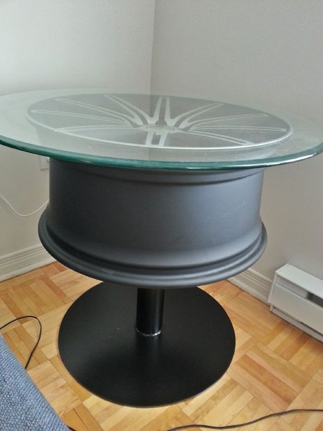 Picture of Coffee table out of a .... car wheel Rim Table, Wheel Table, Car Part Art, Car Wheels Diy, Garage Furniture, Car Part Furniture, Automotive Furniture, Car Furniture, Wheel Decor