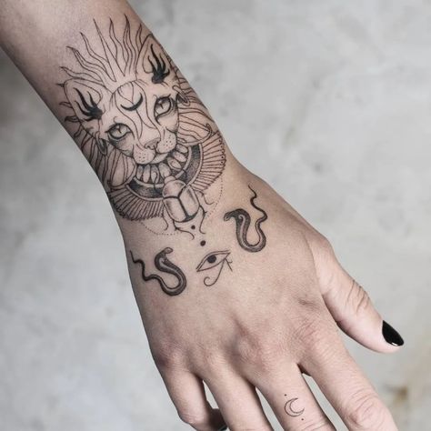 Egyptian Tattoo For Women, Egyptian Cat Tattoos, Nefertiti Tattoo, Egyptian Eye Tattoos, Kitty Tattoos, Egyptian Tattoo Sleeve, Egypt Ancient, Egypt Tattoo, Inspiration Tattoos