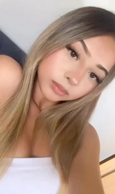 @miir3llaa on ig Gueritas Mexicanas Blonde, Makeup Hairstyles, Cute Makeup, Blonde Highlights, New Me, Makeup Ideas, Hair Inspo, Blonde Hair, Hair Ideas