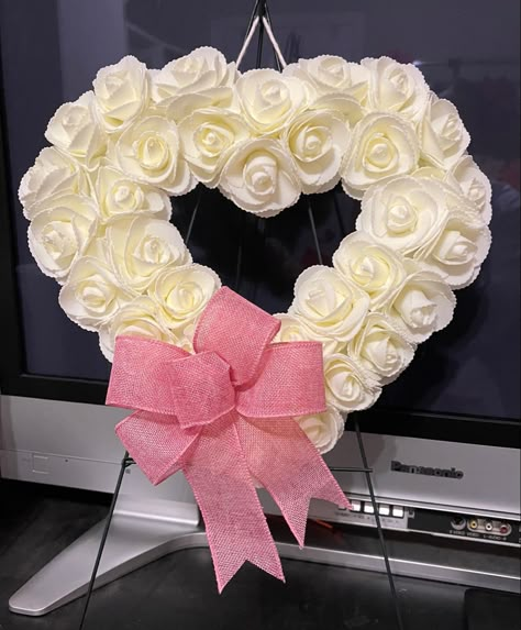 I made this Valentine’s Day wreath with a wired heart wreath form, foam rose blooms, wired burlap ribbon & felt (back cover). Heart Shaped Valentines, Heart Rose, Spa Decor, Heart Wreath, Flower Wreath, Dia De Muertos, San Valentino, Halloween Wreath, Heart Shapes