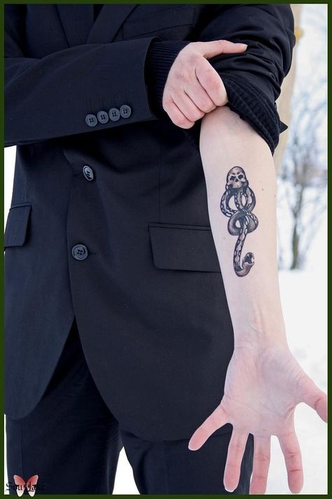 Dark Mark Tattoo, Slytherin Tattoo, Harry Potter Dark Mark, Dark Mark Tattoos, Harry Potter Voldemort, Hp Tattoo, Glume Harry Potter, Mark Tattoo, Tattoo Trend