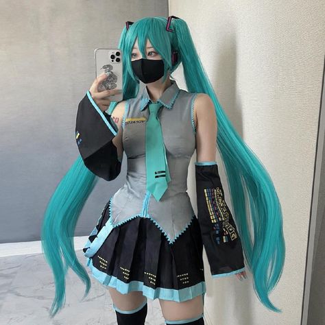 Hatsune Miku Costume, Hatsune Miku Outfits, Miku Cosplay, Maid Cosplay, Fantasias Halloween, Fire Fits, Emo Goth, August 1, Character Design References