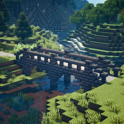 Minecraft Survival Bridge, Minecraft Medieval Bridge Design, Mountain Bridge Minecraft, Minecraft Medieval Bridge Ideas, Minecraft Water Bridge, Minecraft Bridges Ideas, Medieval Bridge Minecraft, Minecraft Castle Bridge, Minecraft River Bridge