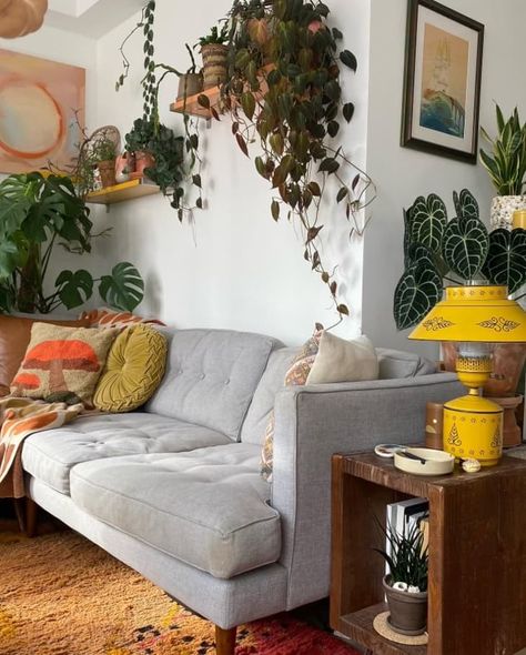 Grey Sofa Maximalist, Maximalist Decor Grey Couch, Boho Grey Sofa, Style A Grey Sofa, Grey Sofa Colourful Living Room, Gray Couch Maximalist, Grey Couch Eclectic Living Room, Light Gray Couch Styling, Grey Sofa Decoration