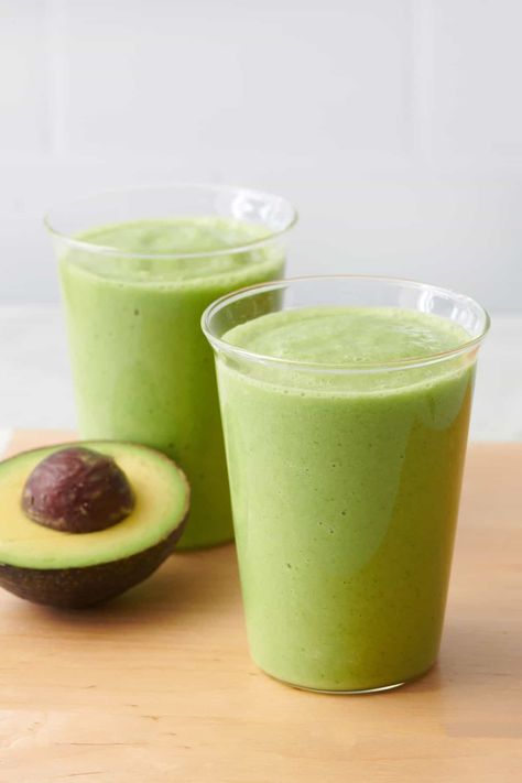 This Avocado Smoothie combines creamy avocados, coconut water, pineapple and kale into a delicious and healthy drink that just so good! | Avocado Smoothie | Healthy Avocado Smoothie | Avocado Pineapple Smoothie | Kale Avocado Smoothie | Feelgoodfoodie Recipes, Coffee Oats, Smoothie Avocado, Coffee Breakfast Smoothie, Smoothie Kale, Coffee Protein Smoothie, Coconut Water Smoothie, Avocado Smoothie Recipe, Avocado Juice