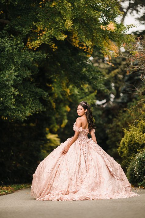 Quinceanera looks over her shoulder and poses for San Francisco Botanical Garden pre-event session by wedding and portrait photographer based in Sacramento CA Quinceñera Picture Poses, Picture Ideas For Quinceanera, Pre Quinceanera Photoshoot, Garden Quinceanera Photoshoot, Photo Ideas For Quinceanera, Quince Group Photos, 15 Pictures Ideas Photography, Quince Photoshoot Ideas Garden, Quinceanera Photo Shoot Ideas