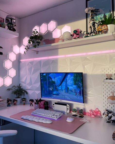 Gaming Room Led Lights, Small Pc Setup, Simple Pc Setup, White Desk Setup, Gaming Computer Room, Games Room Inspiration, Small Game Rooms, Gaming Desk Setup, Setup Gamer