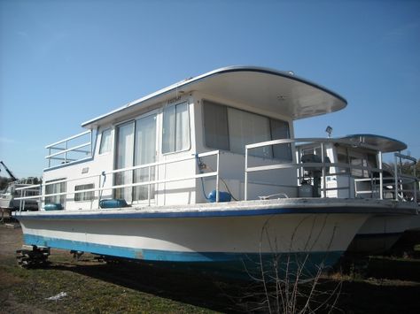 Pontoon Houseboats For Sale, Houseboat Remodel, Houseboats For Sale, Small Houseboats, Houseboat Ideas, Trailerable Houseboats, Pontoon Houseboat, House Boats For Sale, Dock Ideas