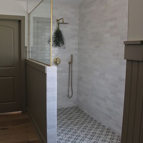 Ceramic Shower Tile, Bathroom Shower Walls, Modern Farmhouse Living, Italian Countryside, Master Bed, Grey Ceramics, Golden Ratio, Kitchen Tiles Backsplash, Ceramic Wall Tiles