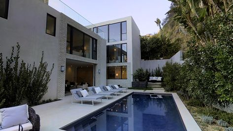 Kendall Jenner House, Kris Jenner House, Hollywood Mansion, Beach House Tour, Jenner House, Hollywood Hills Homes, Famous Houses, Hollywood Homes, John Krasinski