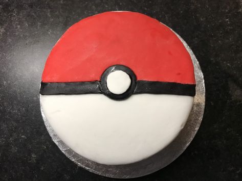 How to make a Pokemon Pokeball Birthday Cake - HodgePodgeDays Pokeball Cake, Victoria Sponge Recipe, Pokemon Birthday Cake, Pokémon Birthday, Pokémon Party, Charlie Horse, Pokemon Cake, Anniversaire Harry Potter, Marvel Logo