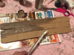 Cardboard Props, Carton Diy, Wild West Party, Wood Crafting, Western Halloween, Adornos Halloween, Cheap Crafts, Far West, Diy Wood Signs