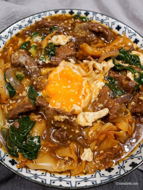 Flat Rice Noodles, Vegetarian Oyster Sauce, Crispy Noodles, Beef Marinade, Eat Beef, Marinated Beef, Tender Beef, Savory Sauce, Beef And Noodles