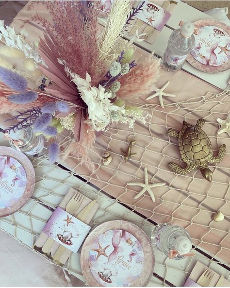 Aesthetic Mermaid Birthday Party, Classy Mermaid Party, Boho Under The Sea Party, Ocean Baby Shower Theme Girl, Boho Mermaid Birthday Party, Mermaidcore Party, Beach Theme Baby Shower Ideas, Mermaid Picnic, Mermaid Queen