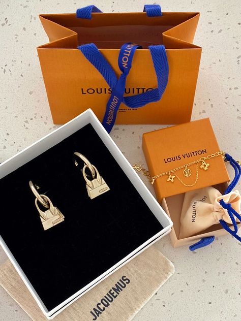 Jacquemus Earrings, Earrings Louis Vuitton, Louis Vuitton Bracelet, Gift Aesthetic, Luxury Gifts, Jewelry Packaging, Luxury Lifestyle, Lashes, Louis Vuitton