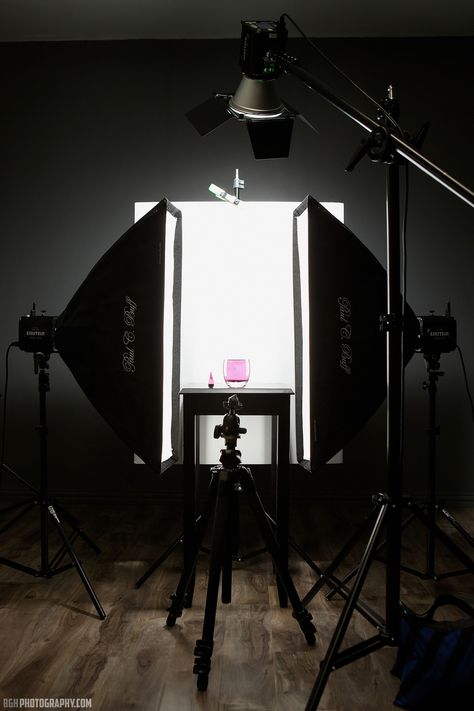 Photo Lighting Setup, Studio Lighting Setups, Lighting Diagram, Photography Set Up, Photography Studio Setup, Photography Lighting Setup, Glass Photography, Lighting Techniques, Studio Photography Lighting