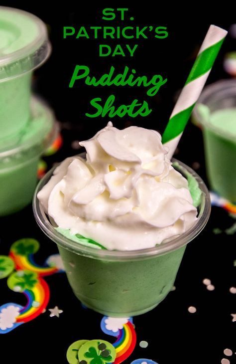 Shamrock Pudding Shots, St Patrick’s Day Pudding Shots, Mint Pudding Shots, Mint Pudding, Pudding Shot Recipes, Jello Pudding Shots, St Patricks Day Drinks, Shamrock Shake, Pudding Shots