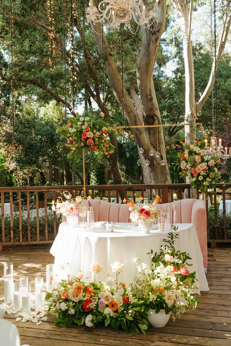 Spring Sweetheart Table Wedding, Sweetheart Table Wedding Layout, Minimalistic Sweetheart Table, Sweetheart Table Flowers And Candles, Garden Party Sweetheart Table, Romantic Sweetheart Table Wedding, Garden Wedding Sweetheart Table, Rectangle Sweetheart Table Wedding, Wedding Reception Sweetheart Table