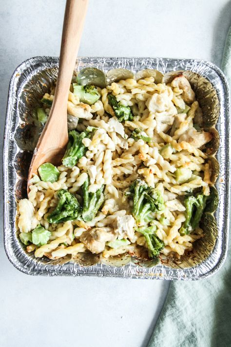 Frozen Pasta Bake, Freezer Alfredo, Alfredo Freezer Meal, Freezer Casseroles, Postpartum Meal, Alfredo Recipes, Postpartum Meals, Meal Train, Chicken Broccoli Pasta