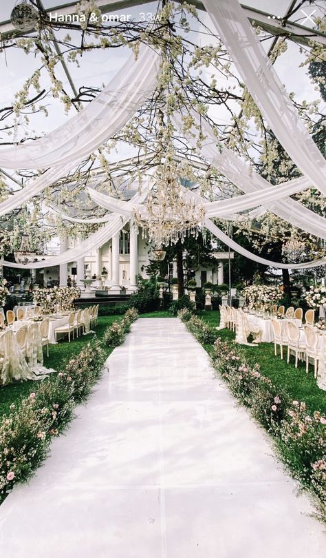 Glamourous Outdoor Wedding, White Wedding Decor Elegant Outdoor, Outdoor Nikah Decor, White Nikkah Decor, White Pergola Wedding, Outdoor Nikkah Decor, Luxury Wedding Venues Outdoor, Outdoor Nikkah, White Decor Wedding