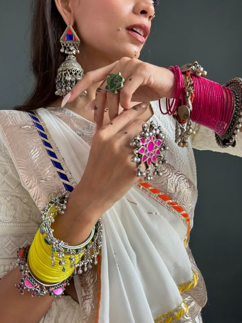 Navratri Aesthetic, Bangles Aesthetic, Gamthi Work, Keep Smile, Navratri Dress, Diwali Outfits, Indian Outfits Lehenga, Bollywood Outfits, Desi Fashion Casual