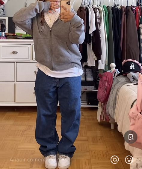 Outfits With Navy Blue Cargo Pants, Blue Cargo Pants Outfit Aesthetic, How To Style Navy Blue Cargo Pants, Navy Cargo Outfit, Navy Cargos Outfits, Navy Parachute Pants Outfit, Blue Cargos Outfit, Blue Baggy Pants Outfit, Blue Cargo Outfit