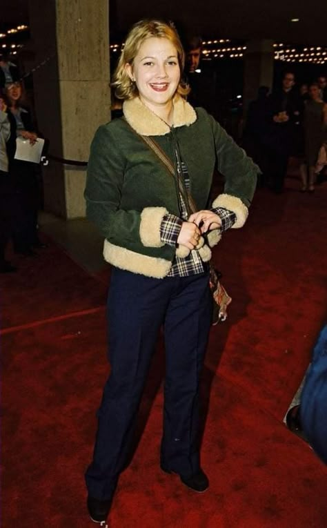 Drew Barrymore 90s Red Carpet, Drew Barrymore Grunge, Drew Berry More 90s Outfits, Drew Barrymore 90s Outfits, Drew Barrymore 90s, Drew Barrymore Style, Kibbe Romantic, Scream Cast, Brendan Fraser