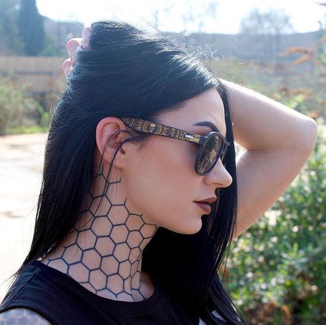 Amazing Neck Tattoo Flower Neck Tattoo, Tatuaje Studio Ghibli, Front Neck Tattoo, Cute Elephant Tattoo, Full Neck Tattoos, Hexagon Tattoo, Tattoo Diy, Tattoo Neck, Serpent Tattoo