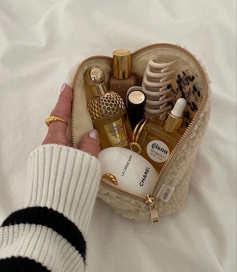 Makeup Bag Essentials, Cream Aesthetic, Pretty Skin Care, Luxe Life, What In My Bag, Pretty Skin, Makeup Pictures, Beige Aesthetic, Essential Bag