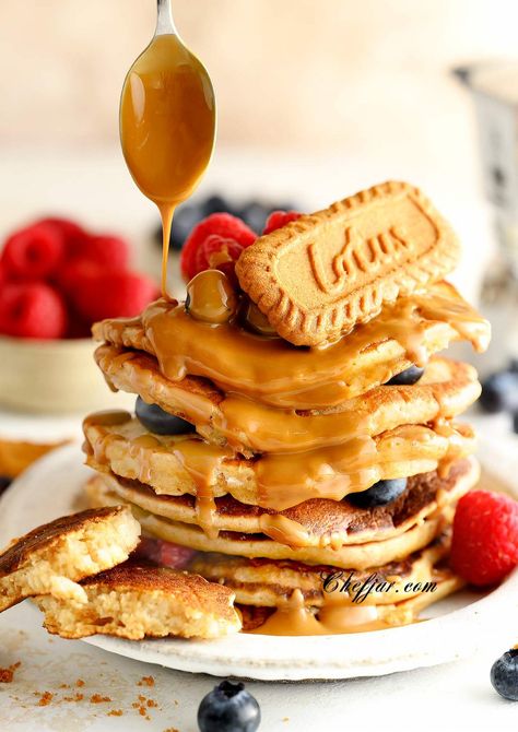 Biscoff Pancakes - Chefjar Biscoff Pancakes, Double Chocolate Pancakes, Cake French Toast, Nutella Waffles, Lotus Biscoff Spread, Freeze Pancakes, Buttermilk Pancakes Fluffy, French Toast Pancakes, Queen Royal