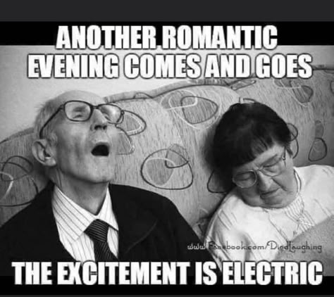 Old People Jokes, Funny Old People, Aging Quotes, Funny Couple, Funny Jokes For Adults, Couple Tshirts, Romantic Evening, Sarcastic Quotes Funny, Funny Couples