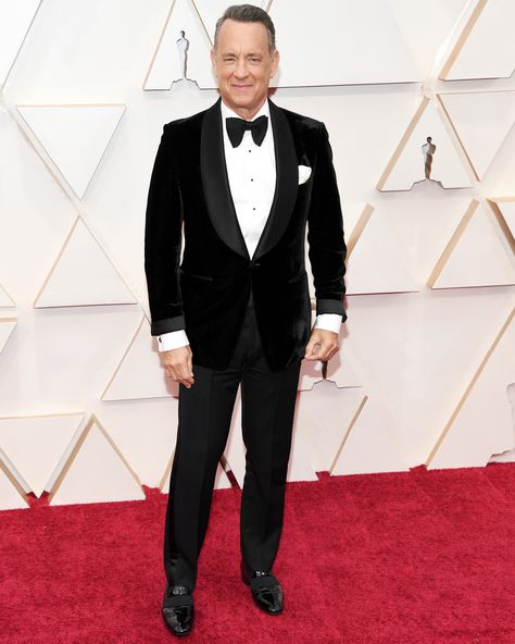 Tom Hanks wore a TOM FORD velvet cocktail jacket to the 92nd Annual Academy Awards in Los Angeles.  #TOMFORD #Oscars Oscars 2020 Red Carpet, Tony Hale, Oscars 2020, Most Stylish Men, Dress Men, Best Dressed Man, Best Dress, Jane Fonda, The Oscars