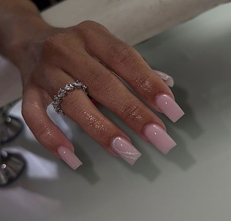 Nails Inspo Winter, Nail Art Paillette, Nails 2025, Ombre Acrylic Nails, French Tip Acrylic Nails, Her Nails, Simple Acrylic Nails, Classy Acrylic Nails, Short Square Acrylic Nails