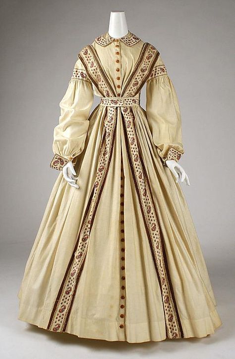 Peignoir  Date: 1860–65  Culture: American  Medium: cotton  Dimensions: Length at CB (bodice): 13 3/4 in. (34.9 cm) Length (skirt): 41 1/2 in. (105.4 cm)  Credit Line: Gift of M. Winifred and Beatrice F. Hyslop, 1960  Accession Number: C.I.60.11.1  Metropolitan Museum of Art. 1860 American Fashion, 1860s Wrapper, 1860s Dresses, Old Dress, 1860 Fashion, 19th Century Clothing, Fashionable Sunglasses, Victorian Ladies, 1800s Fashion