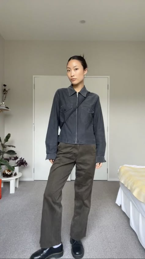 Grey Work Pants Outfit, Casual Trousers Outfit, Normcore Aesthetic, Grey Work Pants, Normcore Fashion, Tomboy Femme, Uni Fits, Work Fits, Fall Inspo