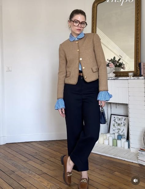 Navy Blue Chinos Outfit Women, Montreal Fashion Summer, Brown Waistcoat Outfit Women, Preppy Plus Size Outfits, Trendy Work Outfits For Women, 60s Style Outfits, Outfit Mocasines, Elodie Romy, Waistcoat Outfit