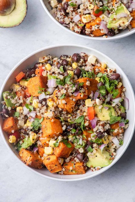 Southwest Quinoa Salad Buddha Bowl Recipe, Southwest Quinoa, Southwest Quinoa Salad, High Protein Lunch, Veggie Quinoa, Quinoa Recipes Healthy, Southwest Salad, Vegan Buddha Bowl, Healthy Veggie