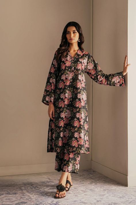 Dress Design For Eid, Simple Dress Casual, Stylish Kurtis Design, Trendy Trouser, Printed Suit, Simple Kurta Designs, Womens Trendy Dresses, Stylish Short Dresses, Desi Fashion Casual