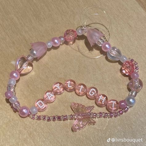 Pretty Friendship Bracelets, Fancy Eras Tour Bracelets, Fancy Taylor Swift Bracelets, Eras Bracelet, Frendship Bracelets, Eras Bracelets, Cute Friendship Bracelets, Bracelet Inspo, Friendship Bracelets With Beads